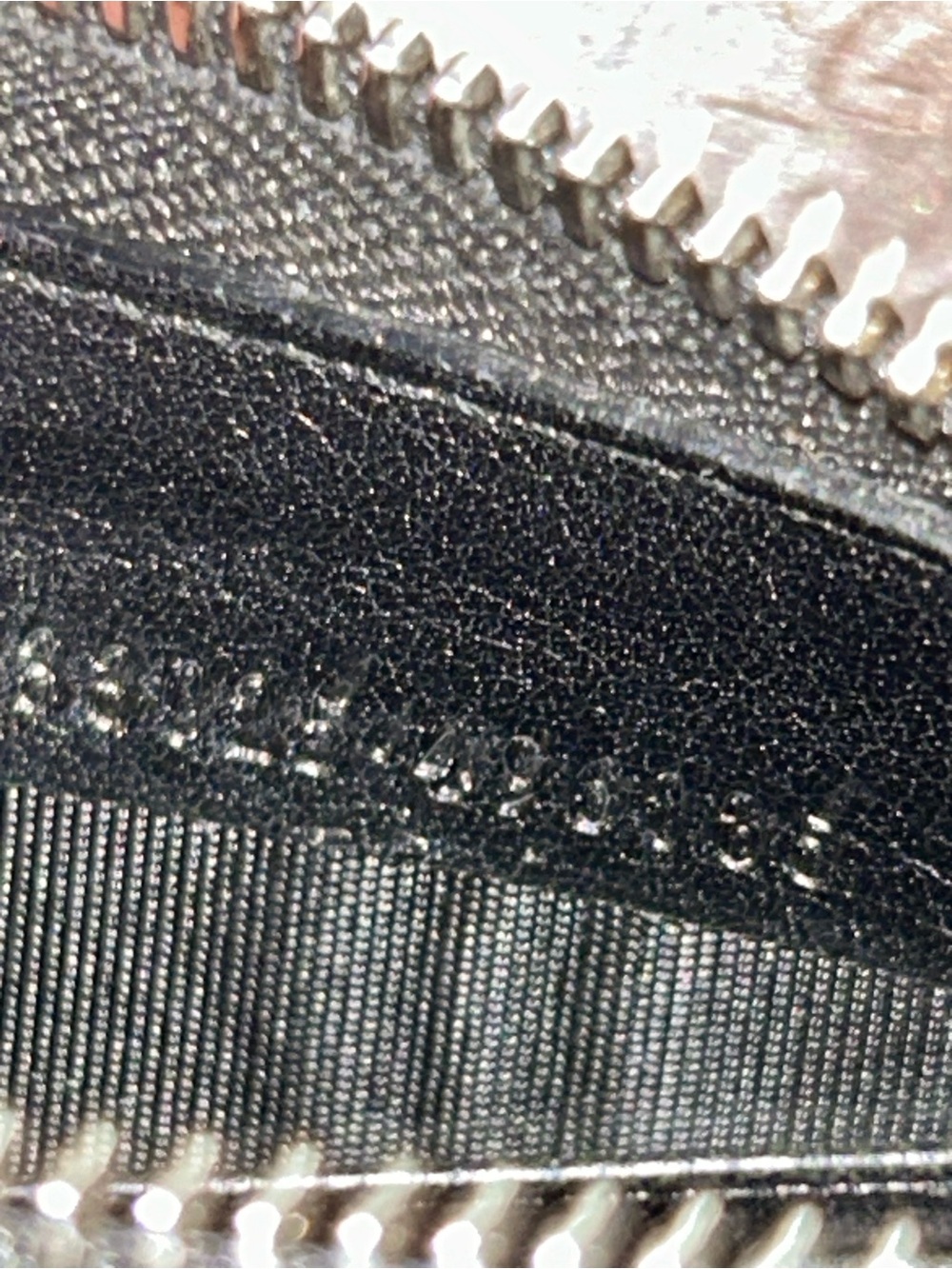 Gucci Black Guccisima Leather Interlocking GG Zip Wallet - Picture 3 of 9